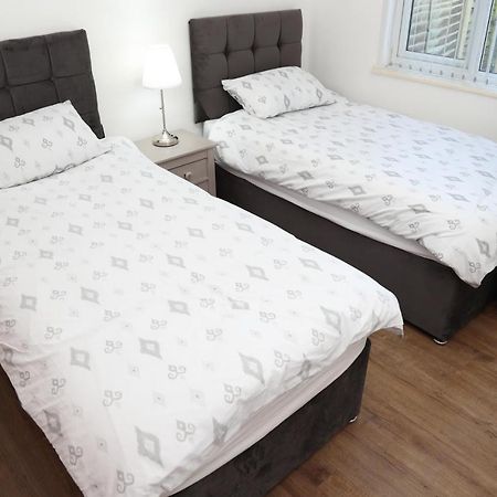 Cosy 3-Bed Bungalow Nec Airport Close To Amenities เบอร์มิงแฮม ภายนอก รูปภาพ