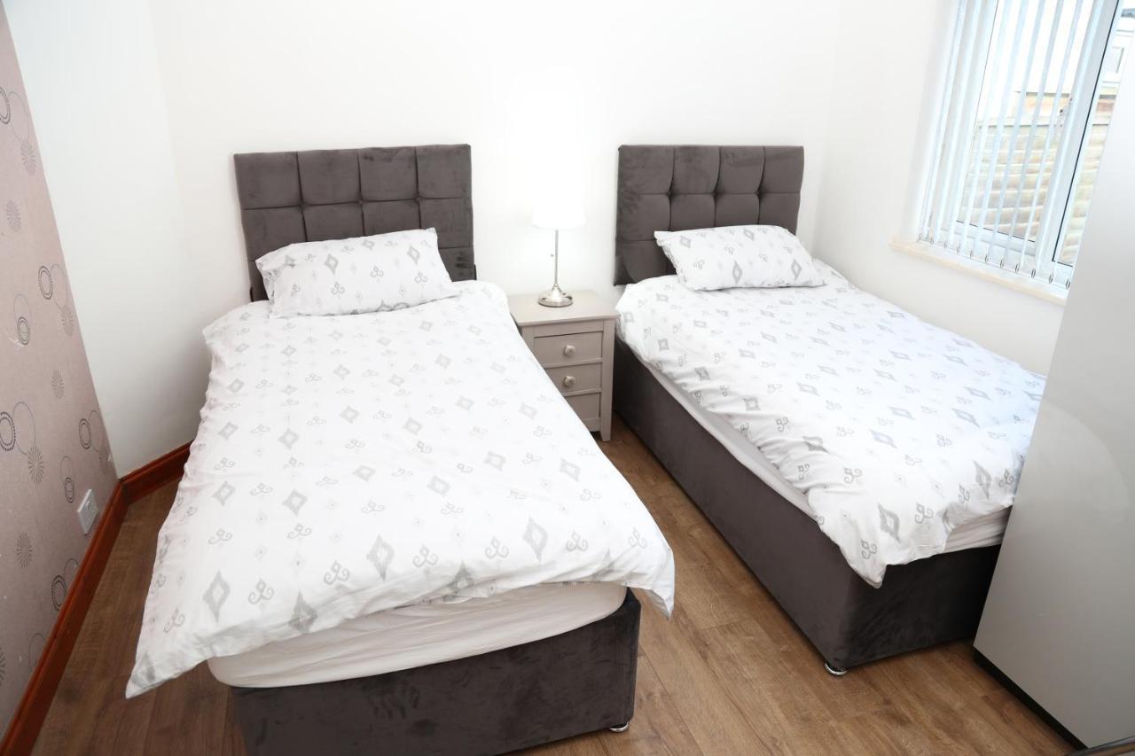 Cosy 3-Bed Bungalow Nec Airport Close To Amenities เบอร์มิงแฮม ภายนอก รูปภาพ
