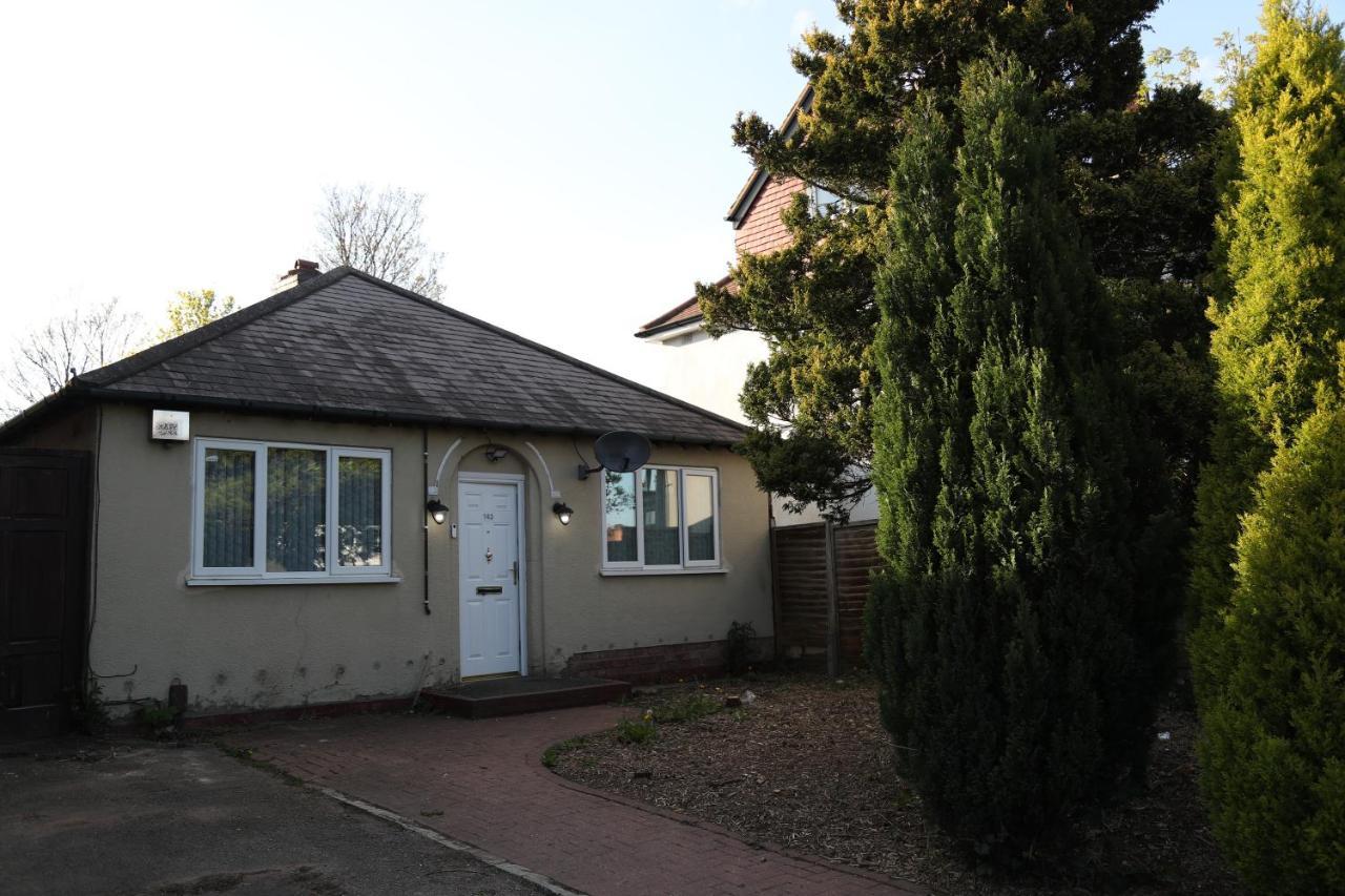Cosy 3-Bed Bungalow Nec Airport Close To Amenities เบอร์มิงแฮม ภายนอก รูปภาพ