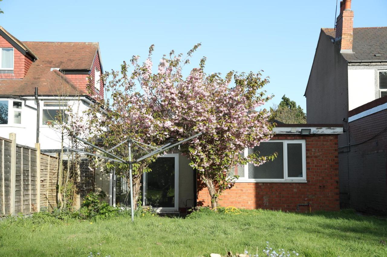 Cosy 3-Bed Bungalow Nec Airport Close To Amenities เบอร์มิงแฮม ภายนอก รูปภาพ